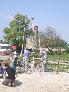 �gy (is) �p�lt az iskola